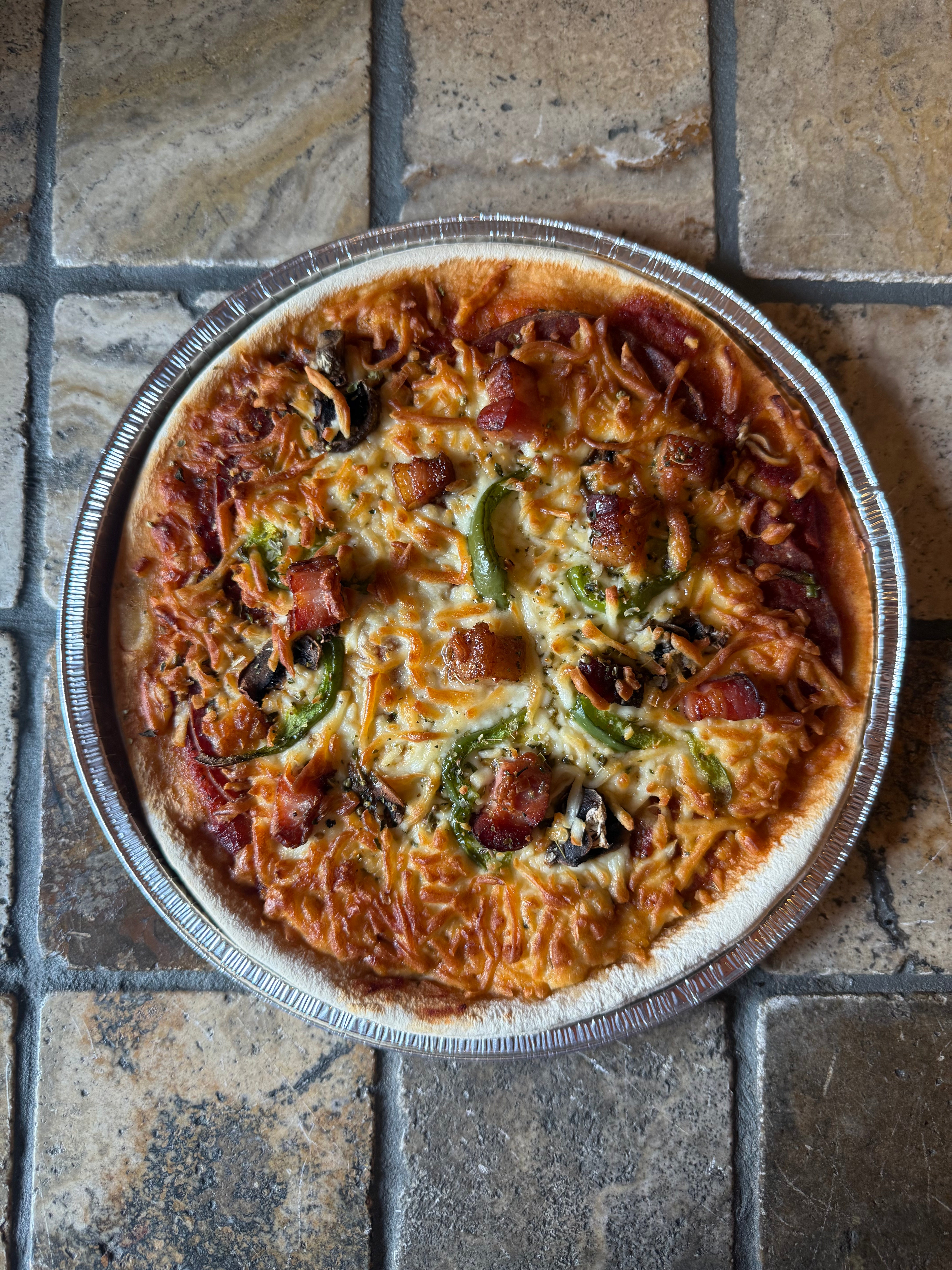 Pizza campagnarde aux lardons maison